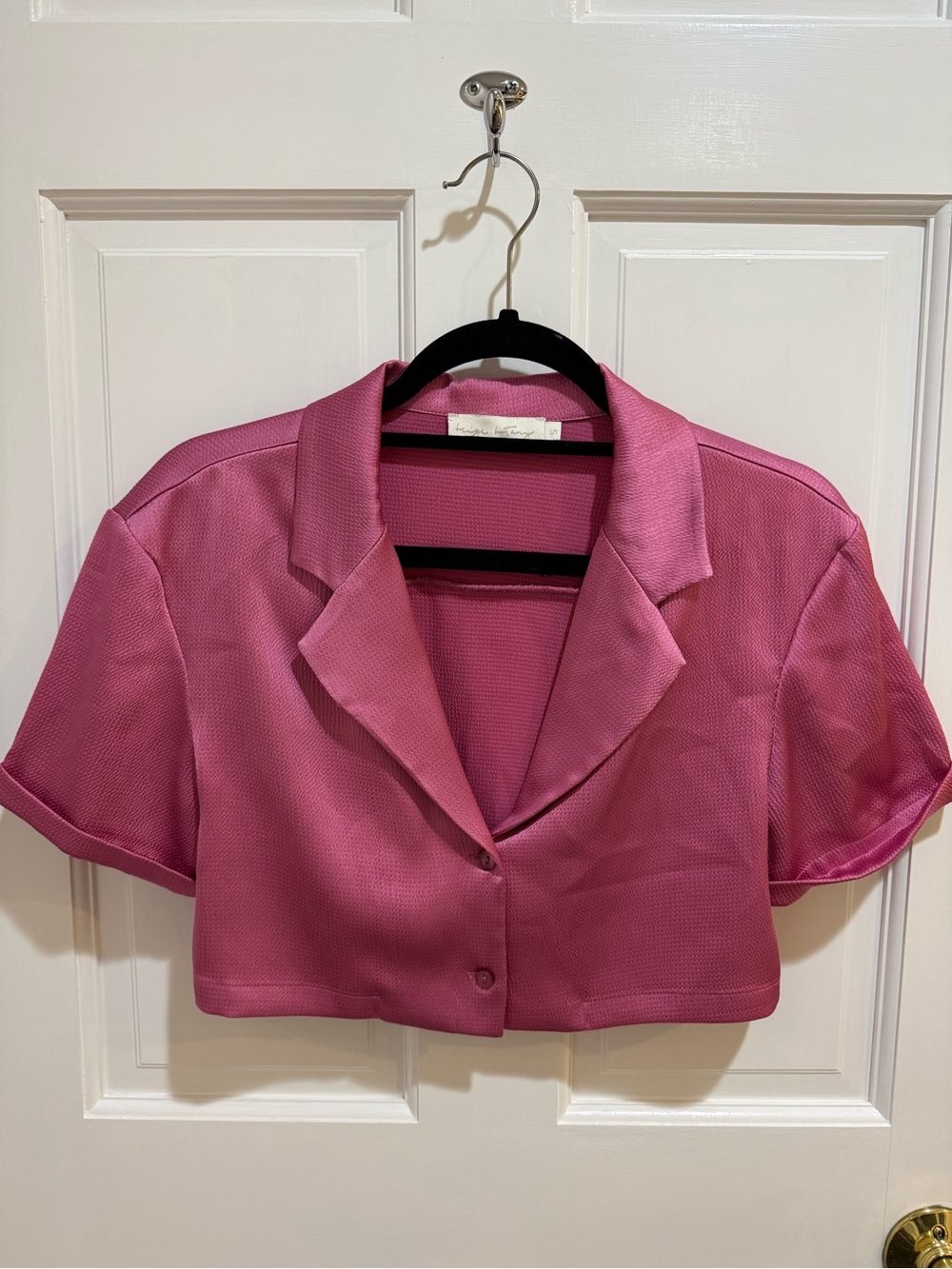 Cropped Notch Collar Top in Vibrant Pink